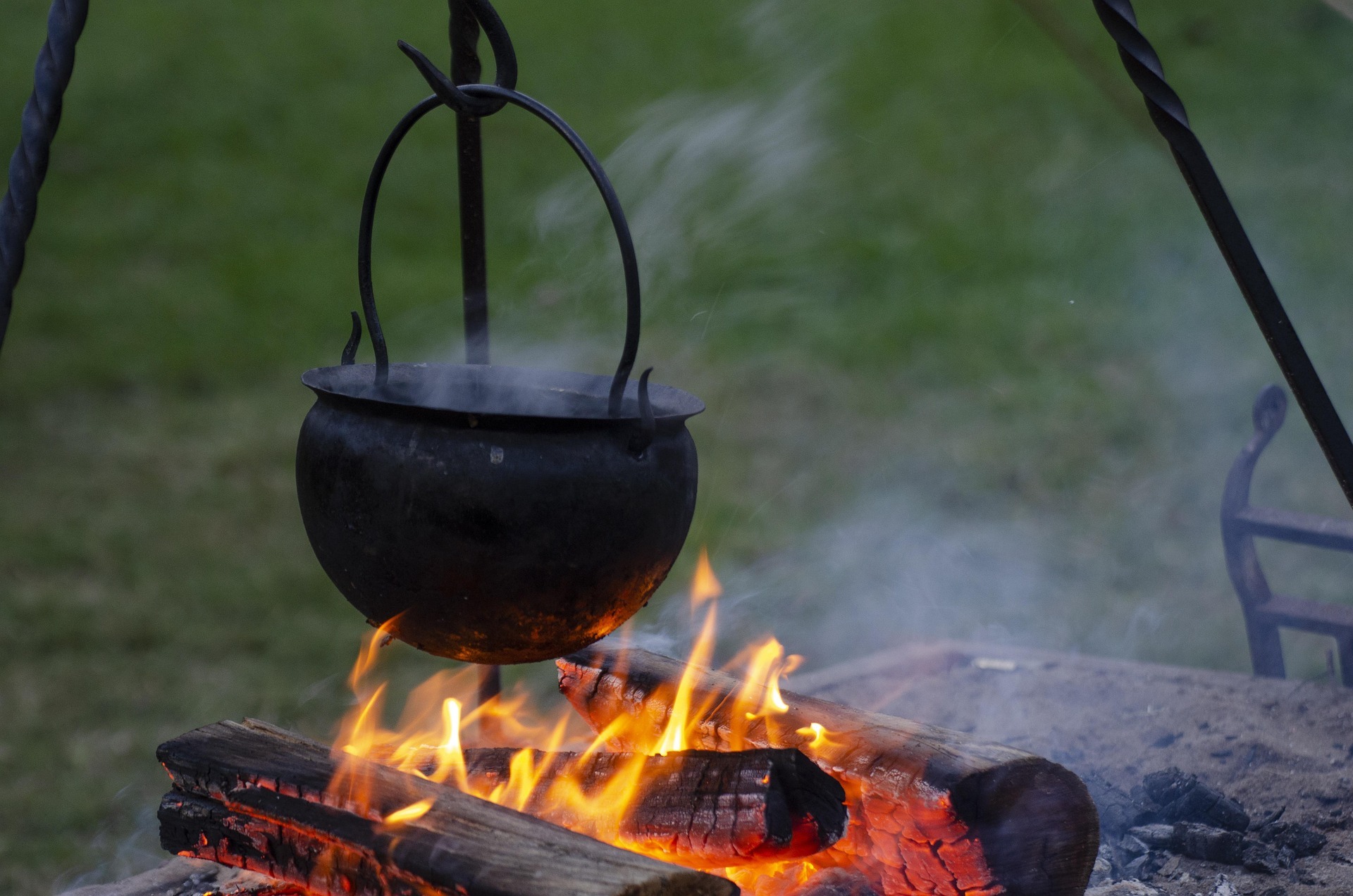 How to Set Up an Outdoor Cooking Area