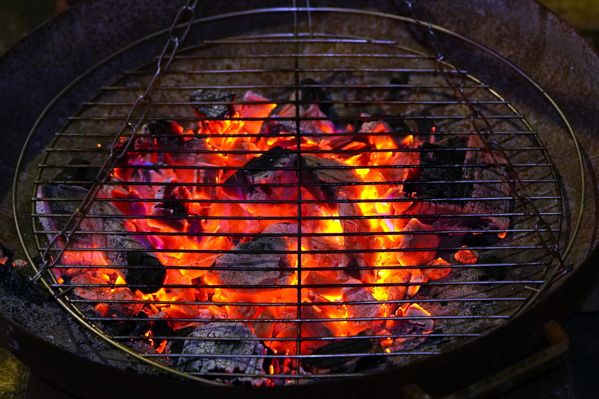 How to Set Up a Campfire for Cooking